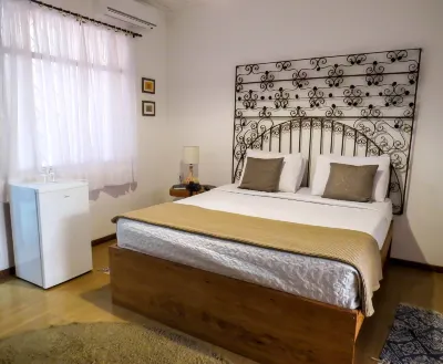 카자 페르페투아 오테우 드 샤릉 Floating Dock 주변 호텔