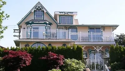 Ocean Breeze Executive Bed and Breakfast Hotels near Capilano Suspension Bridge Park