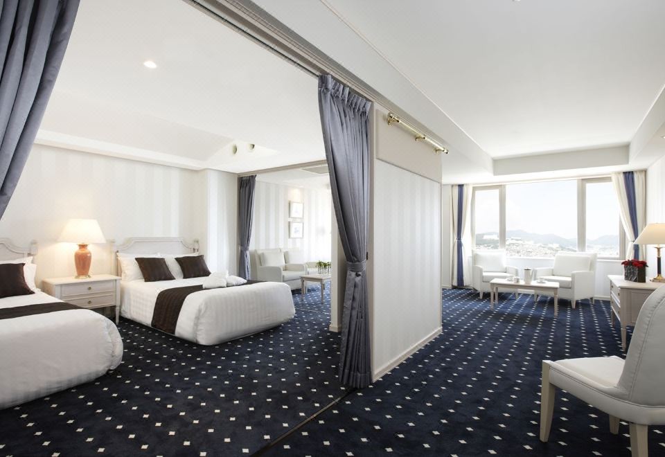 2. 루크 프라자 호..