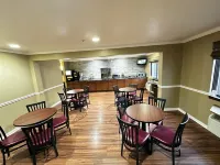 Super 8 by Wyndham Eau Claire WI - parkir
