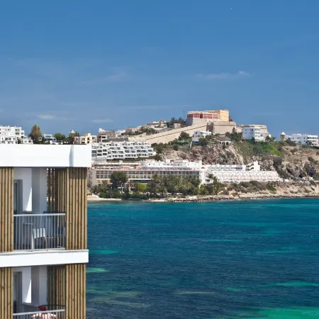Ryans Ibiza Apartments - Only Adults Отели рядом с достопримечательностью «Мыс Фар-де-Пунта-Гросса»