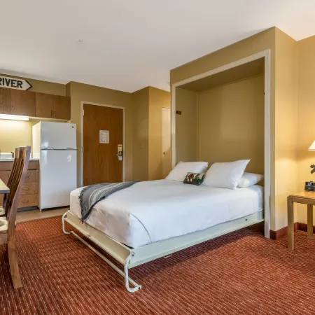 Grand Summit Hotel