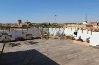 Apartamentos Oncemolinos Con Desayuno Hotel dekat Ruínas ibéricas Cerro de los Conejos