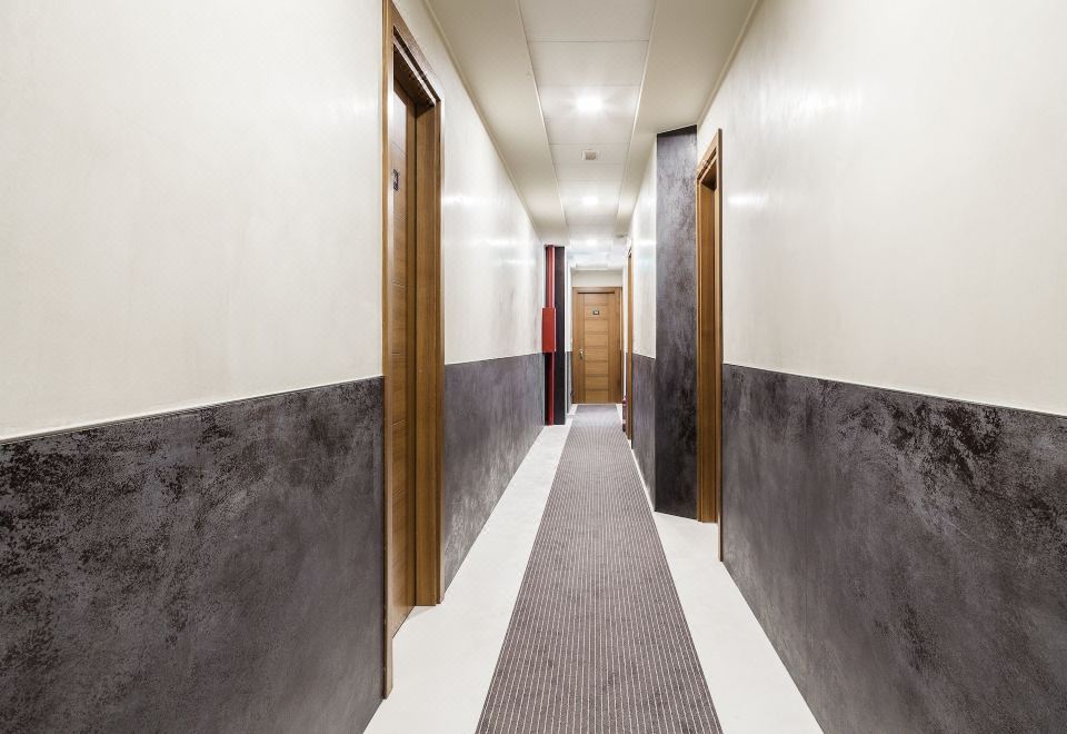 Des EtrangersOver view