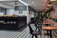 Le Yacht Suites Hotel