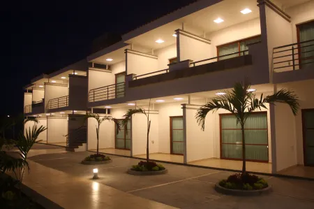 Marena Suites & Apartments Отели рядом с достопримечательностью «Playas de Mazatlan»