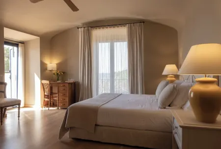 El Far Hotel Restaurant Отели в г. Палафружель