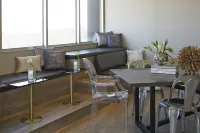Renaissance St. Louis Airport Hotel - Barer