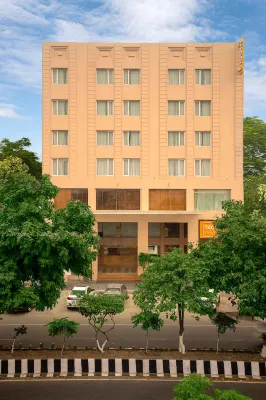 Bloom Boutique l Ranjit Avenue Hotel berhampiran Guru Nanak Dev University