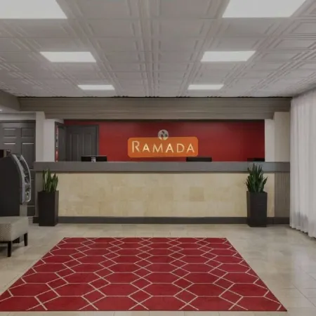 Cozy condotel with King Bed, WiFi, great pool, fitness room and much more!