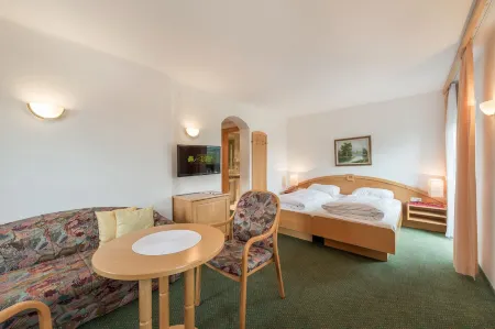 Hotel-Gasthof am Riedl Отели в г. Ойгендорф