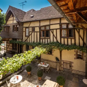 Le Champ des Oiseaux & Spa Отели рядом с достопримечательностью «Музей Сен-Луп»