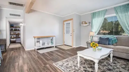 Little Cottage - Stargazing in Jacuzzi - Cozy Vibes! Отели рядом с достопримечательностью «Юкка Вэлли Элементари Скул»