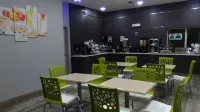 休斯頓市中心避風港套房飯店 - 早餐