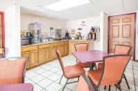 Super 8 by Wyndham Clinton Hotels in Fairfield Bay