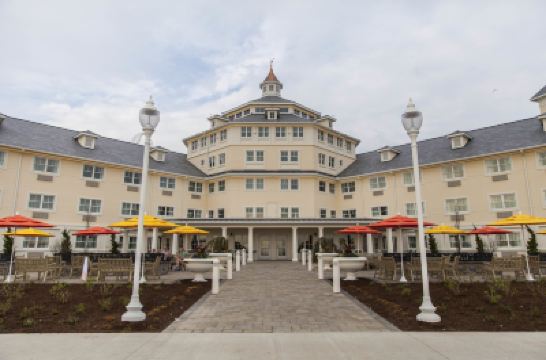 Hotel Exterior Cedar Point Hotel Breakers Photo