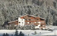 Apart-Hotel e B&B Ai Pini San Cassiano