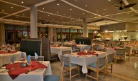 Cresta Mowana Safari Resort & Spa - breakfast