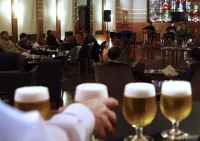 Hotel Tres Reyes Pamplona - بار
