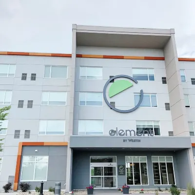 Element Edmonton West Hotel dekat Lapangan Golf Lewis Estates