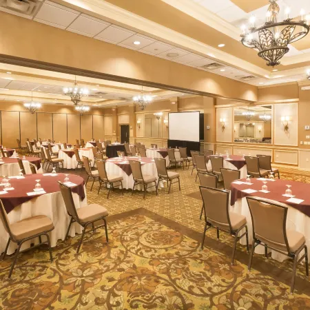 DoubleTree by Hilton Washington Meadow Lands Casino Area