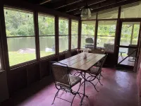 Private, Pet Friendly Lake... Perfect Location. Secluded, Yet 1 Mile to Main St