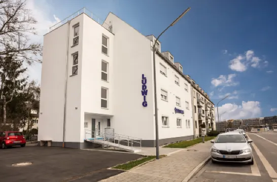 Hotel Ludwig Отели рядом с достопримечательностью «Rheinmetall MAN Military Vehicles GmbH»