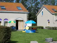 Restyled Bungalow with 2 Bathrooms, Near the Beach Hotels near Flood museum