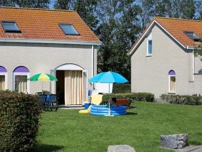 Restyled Bungalow with 2 Bathrooms, Near the Beach Hotels near Flood museum