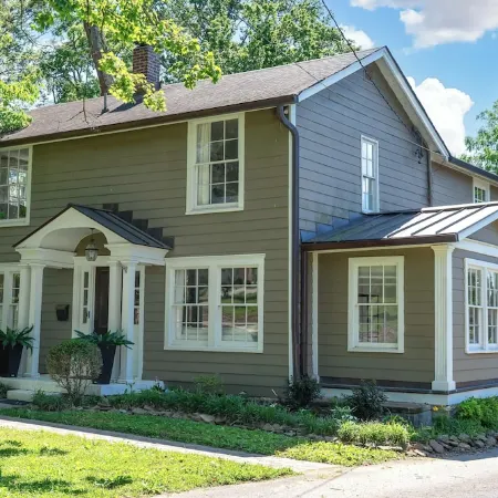 Historic Holloway Haven in DT Franklin w/ Fire-Pit