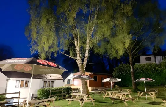 月亮客棧在石頭中間村