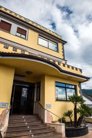 Magic Hotel Отели в г. Атена-Лукана