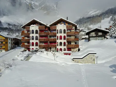 Therme 51° Hotel Physio & Spa Отели рядом с достопримечательностью «Klettersteig Gemmi-Daubenhorn»