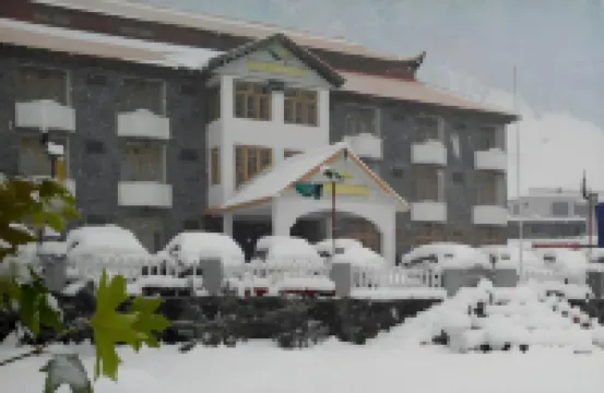 โฮเทล เดมานชิ นารัน