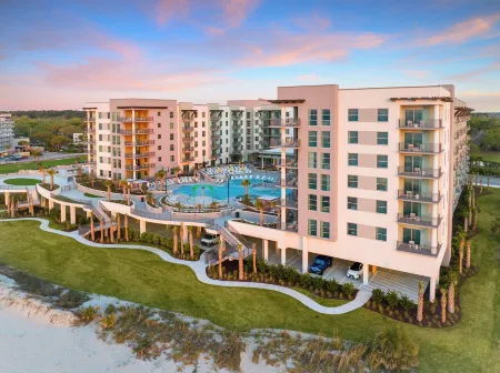 Holiday Inn Club Vacations Myrtle Beach Oceanfront by IHG Отели рядом с достопримечательностью «Springmaid Beach campground»