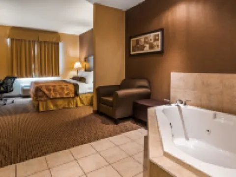 Best Western Plus Estevan Inn  Suites Hoteles en Estevan
