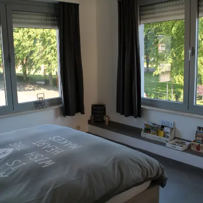 De Reünie - Airconditioned Duplex Appartement & Fietsgarage Отели рядом с достопримечательностью «Парк Беллеверде»