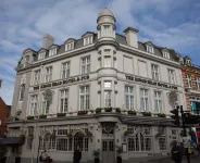 The Kings Head Hotel Hotels near Loftus Road