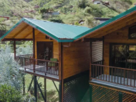 Cabinas El Quetzal Hoteles en Copey