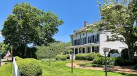 The Hedges Inn - Bed and Breakfasts