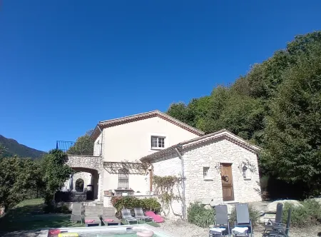 Villa MOntagnes Отели в г. Рокль