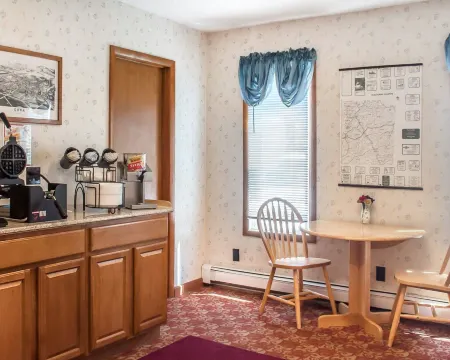 Econo Lodge Cuba I-86