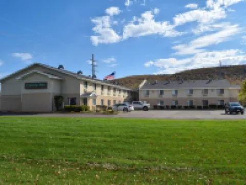 Corning Inn Hotels in Gang Mills