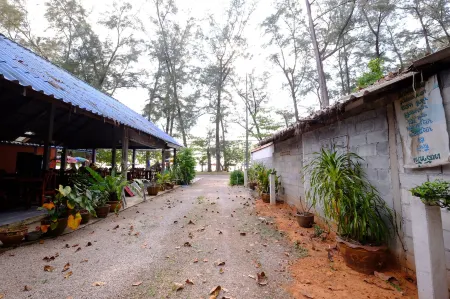 Ladawan Resort Отели в г. Sikao