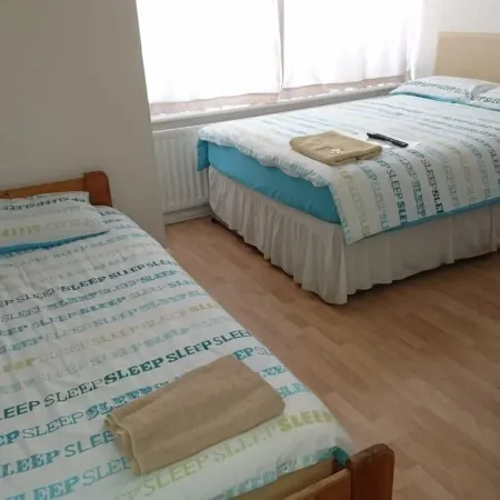 Family Room Sleeps 3 with 1 Double and 1 Single Bed Ground Floor Private Shower