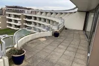 維克南海灘的帶泳池頂層公寓