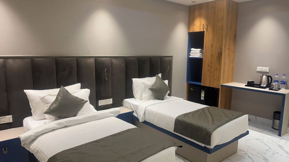 Pinky Hotel
