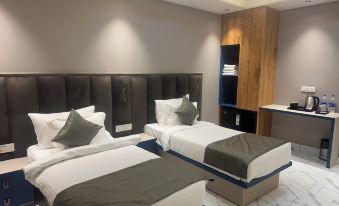 Pinky Hotel