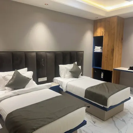 Pinky Hotel