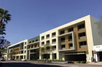 Holiday Inn Express & Suites Glendale Downtown Hotels in Glendale